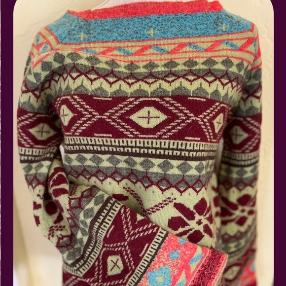 Tribal Pattern Soft Sweater. - Picture 3 of 8